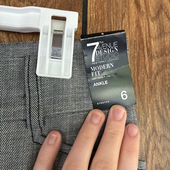 NY & Co 7th Avenue Modern Fit Ankle Pants Gray Size 6 NWT - Picture 4 of 10